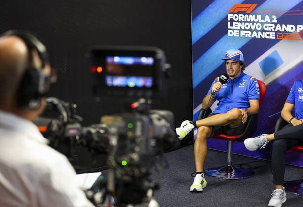 Sport Bilder des Tages ALONSO Fernando (spa), Alpine F1 Team, portrait during the press conference, PK, Pressekonferenz prior to the Formula 1 Lenovo Grand Prix de France, French Grand Prix 2022, 12th round of the 2022 FIA Formula One World Championship, WM, Weltmeisterschaft from July 22 to 24, 2022 on the Circuit Paul Ricard, in Le Castellet, France - F1 - FRENCH GRAND PRIX 2022 DPPI Panoramic  AV6_9863