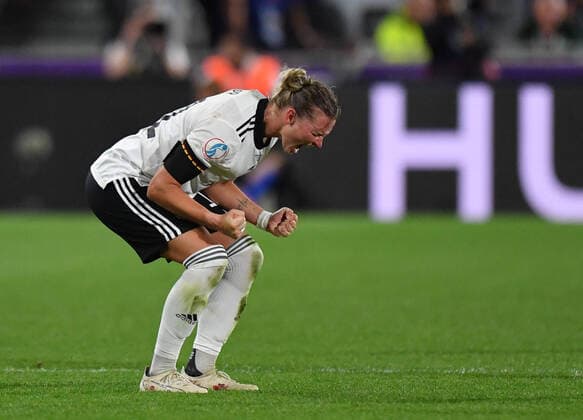 WOMEN SOCCER - UEFA Women s Euro 2022, GER vs AUT BRENTFORD,ENGLAND,21.JUL.22 - WOMEN SOCCER - UEFA Women s Euro 2022, quarterfinal, OEFB international match, Länderspiel, Nationalmannschaft Germany vs Austria. Image shows the rejoicing of Alexandra Popp (GER).  GEPAxpictures xAshleyxWestern