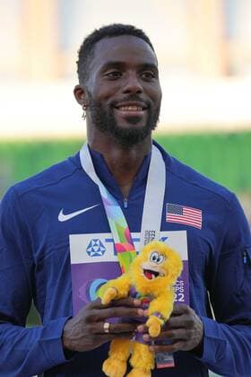 (220722) -- EUGENE, July 22, 2022 -- Silver medalist Kenneth Bednarek of the United States looks on during the awarding ceremony of the men s 200m at the World Athletics Championships Oregon22 in Eugene, Oregon, the United States, July 21, 2022. ) (SP)U.S.-EUGENE-ATHLETICS-WORLD CHAMPIONSHIPS-MEN S 200M-AWARDING CEREMONY WangxYing 