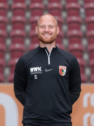 Jonas Scheuermann Co Trainer FC Augsburg 1 BL, Porträttermin 2022 2023,