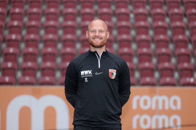 Jonas Scheuermann Co Trainer FC Augsburg 1 BL, Porträttermin 2022 2023,