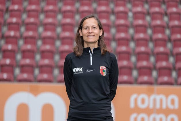 Tanja Wörle Mentaltrainer FC Augsburg 1 BL, Porträttermin 2022 2023,