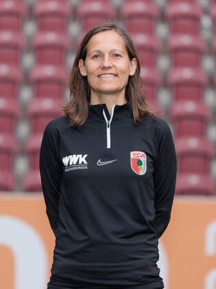 Tanja Wörle Mentaltrainer FC Augsburg 1 BL, Porträttermin 2022 2023,