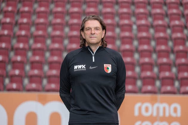 Dr Andreas Weigel Team Physician FC Augsburg 1 BL, Porträttermin 2022 2023,