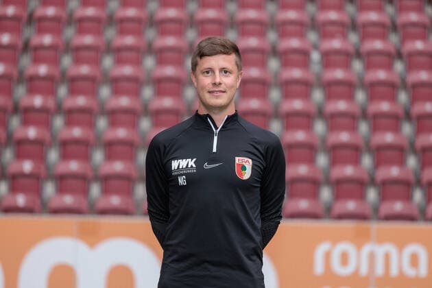 Nikolas Guschl Physiotherapist FC Augsburg 1 BL, Porträttermin 2022 2023,