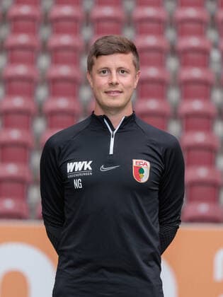 Nikolas Guschl Physiotherapist FC Augsburg 1 BL, Porträttermin 2022 2023,