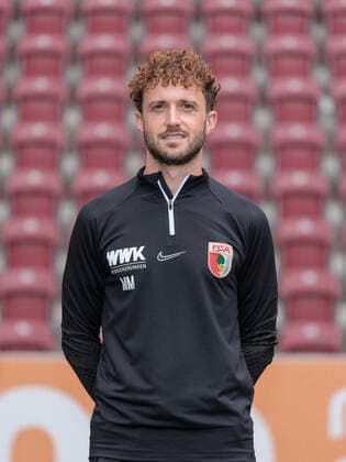 Martin Miller Physiotherapist FC Augsburg 1 BL, Porträttermin 2022 2023,