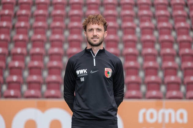 Martin Miller Physiotherapist FC Augsburg 1 BL, Porträttermin 2022 2023,
