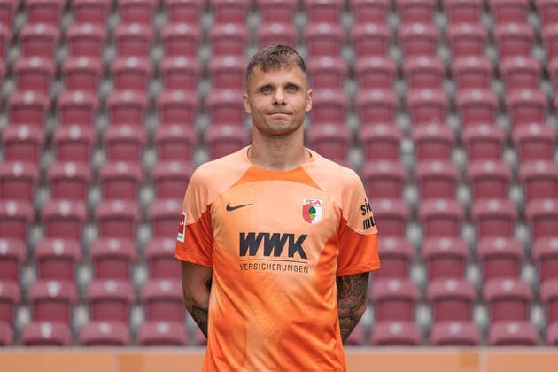 Rafal Gikiewicz Goalkeeper FC Augsburg 1 BL, Porträttermin 2022 2023,