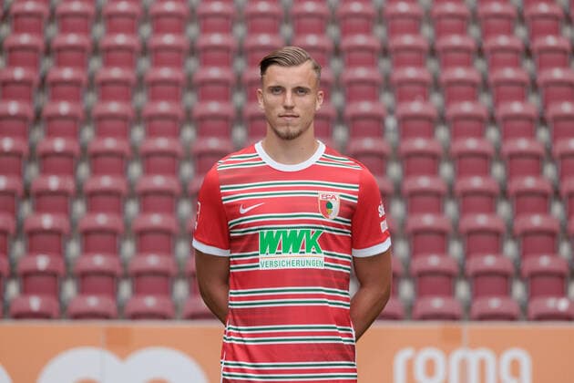 Ermedin Demirovic FC Augsburg 1 BL, Porträttermin 2022 2023,