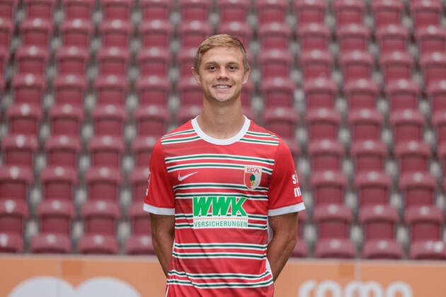 Robert Gumny FC Augsburg 1 BL, Porträttermin 2022 2023,