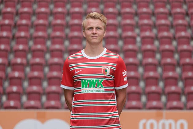 Felix Götze FC Augsburg 1 BL, Porträttermin 2022 2023,