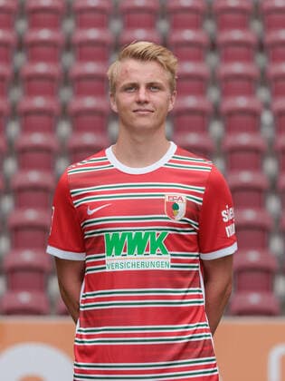 Felix Götze FC Augsburg 1 BL, Porträttermin 2022 2023,