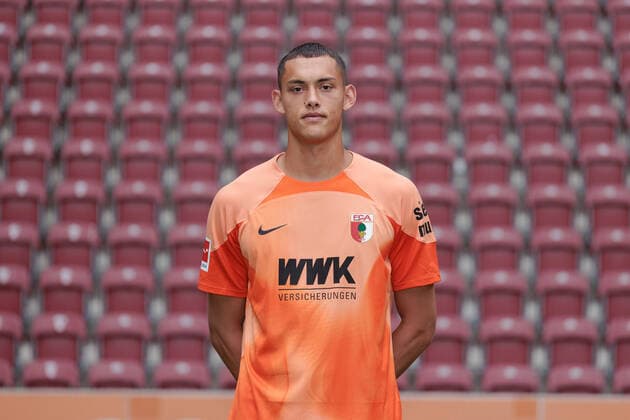 Daniel Klein Goalkeeper FC Augsburg 1 BL, Porträttermin 2022 2023,