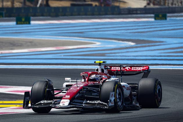 24 ZHOU Guanyu (chi), Alfa Romeo F1 Team ORLEN C42, action during the Formula 1 Lenovo Grand Prix de France, French Grand Prix 2022, 12th round of the 2022 FIA Formula One World Championship, WM, Weltmeisterschaft from July 22 to 24, 2022 on the Circuit Paul Ricard, in Le Castellet, France - F1 - FRENCH GRAND PRIX 2022 DPPI Panoramic  00122028__DEL4371.JPG_