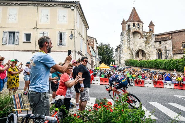 July 22, 2022, France: Spectators and fans during Tour de France Stage 19 Castelnau-Magnoac to Cahors (188,3km). France - ZUMAz03_ 20220722_stw_z03_606 Copyright: xA.O.Sx