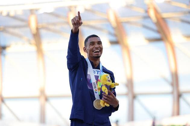 Mandatory Credit: Photo by Amanda Loman Shutterstock (13037097aa) Gold-medallist Michael Norman, of the United States, during the medal ceremony for the men s 400-meter run 2022 World Athletics Championships, Day Eight Hayward Field, Eugene, Oregon, USA - 22 Jul 2022 2022 World Athletics Championships, Day Eight Hayward Field, Eugene, Oregon, USA - 22 Jul 2022 Copyright: xAmandaxLoman Shutterstockx 13037097aa