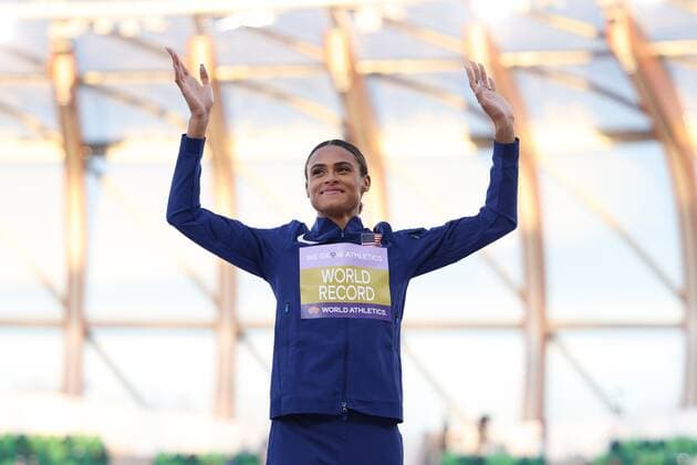 Mandatory Credit: Photo by Amanda Loman Shutterstock (13037097af) Gold-medallist Sydney McLaughlin, of the United States, during the medal ceremony for the women s 400 hurdles 2022 World Athletics Championships, Day Eight Hayward Field, Eugene, Oregon, USA - 22 Jul 2022 2022 World Athletics Championships, Day Eight Hayward Field, Eugene, Oregon, USA - 22 Jul 2022  Copyright: xAmandaxLoman Shutterstockx 13037097af