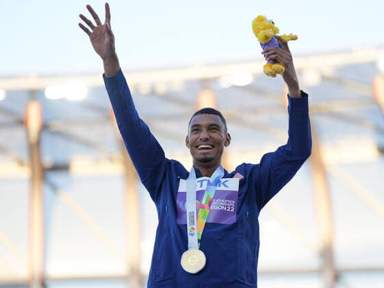 (220723) -- EUGENE, July 23, 2022 -- Gold medalist Michael Norman of the United States celebrates during the men s 400m awarding ceremony at the World Athletics Championships Oregon22 in Eugene, Oregon, the United States, July 22, 2022. ) (SP)U.S.-EUGENE-ATHLETICS-WORLD CHAMPIONSHIPS-MEN S 400M-AWARDING CEREMONY WangxYing 