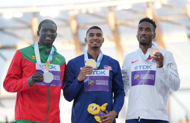 (220723) -- EUGENE, July 23, 2022 -- Gold medalist Michael Norman (C) of the United States, silver medalist Kirani James (L) of Grenada and bronze medalist Matthew Hudson-Smith of Britain pose for photos during the men s 400m awarding ceremony at the World Athletics Championships Oregon22 in Eugene, Oregon, the United States, July 22, 2022. ) (SP)U.S.-EUGENE-ATHLETICS-WORLD CHAMPIONSHIPS-MEN S 400M-AWARDING CEREMONY WangxYing 