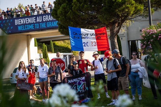 fan during the Formula 1 Lenovo Grand Prix de France, French Grand Prix 2022, 12th round of the 2022 FIA Formula One World Championship, WM, Weltmeisterschaft from July 22 to 24, 2022 on the Circuit Paul Ricard, in Le Castellet, France - F1 - FRENCH GRAND PRIX 2022 DPPI Panoramic  00122028_GH_3976