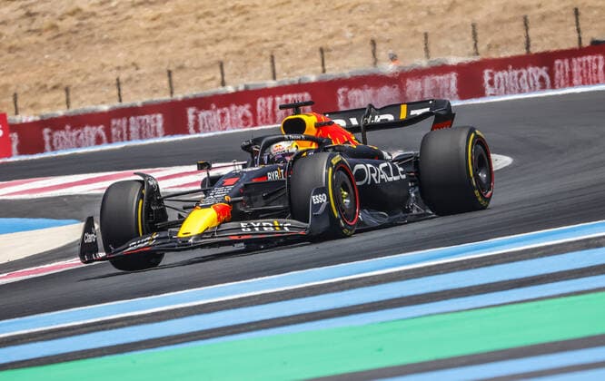 01 VERSTAPPEN Max (nld), Red Bull Racing RB18, action during the Formula 1 Lenovo Grand Prix de France, French Grand Prix 2022, 12th round of the 2022 FIA Formula One World Championship, WM, Weltmeisterschaft from July 22 to 24, 2022 on the Circuit Paul Ricard, in Le Castellet, France - F1 - FRENCH GRAND PRIX 2022 DPPI Panoramic  _MG_8828