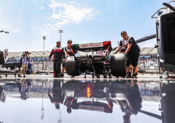 77 BOTTAS Valtteri (fin), Alfa Romeo F1 Team ORLEN C42, Box during the Formula 1 Lenovo Grand Prix de France, French Grand Prix 2022, 12th round of the 2022 FIA Formula One World Championship, WM, Weltmeisterschaft from July 22 to 24, 2022 on the Circuit Paul Ricard, in Le Castellet, France - F1 - FRENCH GRAND PRIX 2022 DPPI Panoramic  AV6_2477