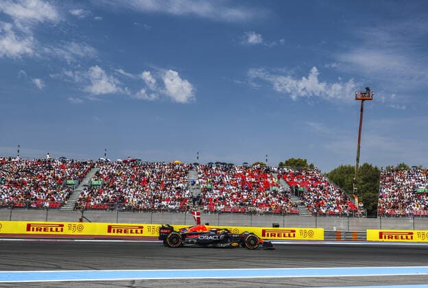 01 VERSTAPPEN Max (nld), Red Bull Racing RB18, action during the Formula 1 Lenovo Grand Prix de France, French Grand Prix 2022, 12th round of the 2022 FIA Formula One World Championship, WM, Weltmeisterschaft from July 22 to 24, 2022 on the Circuit Paul Ricard, in Le Castellet, France - F1 - FRENCH GRAND PRIX 2022 DPPI Panoramic  3MDM4324-2