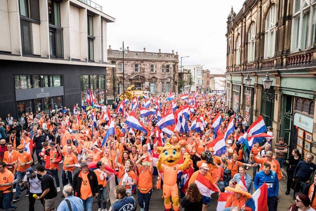 UEFA WOMENS EURO ENGLAND 2022 France Netherlands 23 07 2022 Dutch sea of fans in orange parades through Rotherham UEFA WOMENS EURO ENGLAND 2022 France Netherlands New York Stadium, Rotherham, 23 07 2022 Copyright: xBEAUTIFULxSPORTS Wunderlx