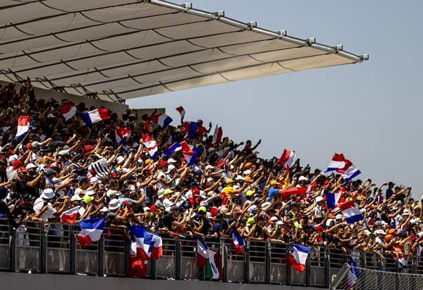 LE CASTELLET Fans in the stands during qualifying ahead of the F1 Grand Prix of France at Circuit Paul Ricard on July 23, 2022 in Le Castellet, France REMKO DE WAAL F1 Grand Prix of France Qualifier 2022 xVIxANPxSportx xxANPxIVx 452234135 originalFilename: 452234135.jpg
