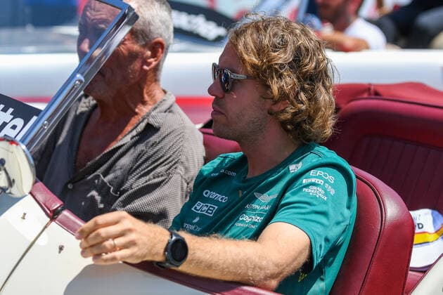 Sebastian Vettel Aston Martin Aramco Cognizant F1 Team 5 at the drivers parade, French Grand Prix 2022, Motorsport, Formula 1, 24 07 2022, French Grand Prix 2022, Motorsport, Formula 1, 24 07 2022 Le Castellet Copyright: xEibner-Pressefotox EP_FSU