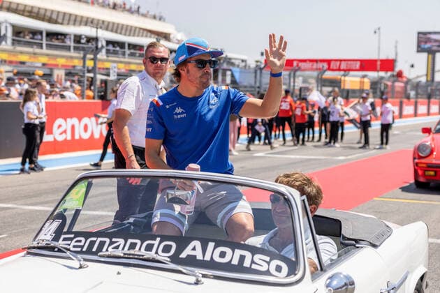 24th July 2022; Circuit Paul Ricard, Le Castellet, Provence Alpes Cote d Azur, France: F1 Grand Prix of France, race day: drivers parade, Fernando Alonso of Spain (14) Alpine F1 Team  ActionPlus12410794 PabloxGuillen