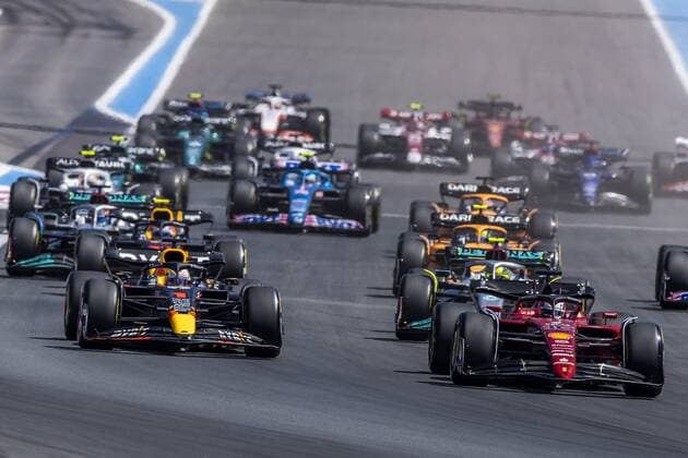 LE CASTELLET Max Verstappen in his Red Bull, Charles Leclerc in his Ferrari lr after the start during the F1 Grand Prix of France at Circuit Paul Ricard on July 24, 2022 in Le Castellet, France REMKO DE WAAL F1 Grand Prix of France Race 2022 xVIxANPxSportx xxANPxIVx 452238625 originalFilename: 452238625.jpg