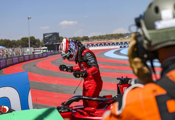 16 LECLERC Charles (mco), Scuderia Ferrari F1-75, portrait, crash, accident, during the Formula 1 Lenovo Grand Prix de France, French Grand Prix 2022, 12th round of the 2022 FIA Formula One World Championship, WM, Weltmeisterschaft from July 22 to 24, 2022 on the Circuit Paul Ricard, in Le Castellet, France - F1 - FRENCH GRAND PRIX 2022 - RACE DPPI Panoramic  5MDM0116