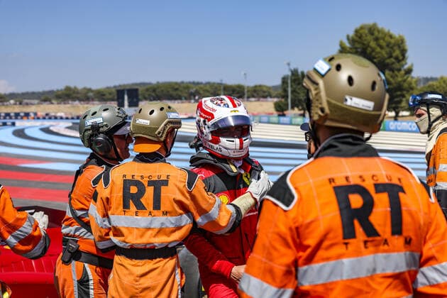 16 LECLERC Charles (mco), Scuderia Ferrari F1-75, portrait, crash, accident, during the Formula 1 Lenovo Grand Prix de France, French Grand Prix 2022, 12th round of the 2022 FIA Formula One World Championship, WM, Weltmeisterschaft from July 22 to 24, 2022 on the Circuit Paul Ricard, in Le Castellet, France - F1 - FRENCH GRAND PRIX 2022 - RACE DPPI Panoramic  5MDM0146