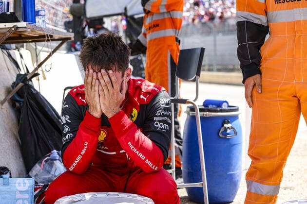 Sport Bilder des Tages 16 LECLERC Charles (mco), Scuderia Ferrari F1-75, portrait, crash, accident, during the Formula 1 Lenovo Grand Prix de France, French Grand Prix 2022, 12th round of the 2022 FIA Formula One World Championship, WM, Weltmeisterschaft from July 22 to 24, 2022 on the Circuit Paul Ricard, in Le Castellet, France - F1 - FRENCH GRAND PRIX 2022 - RACE DPPI Panoramic  5MDM0186