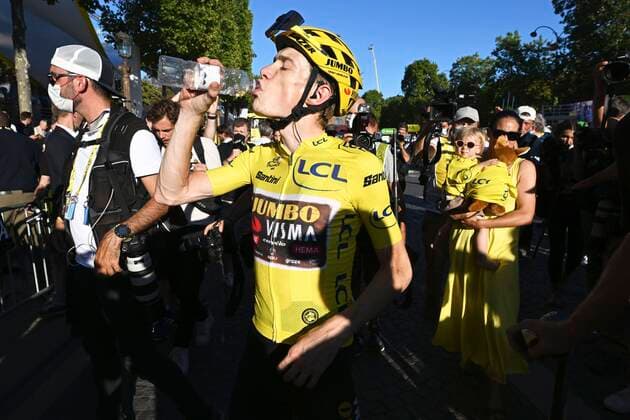 PARIS CHAMPS-ELYSEES, FRANCE - JULY 24 : Vingegaard Jonas (DEN) of Team Jumbo-Visma during stage 21 of the 109th edition of the 2022 Tour de France cycling race, a stage of 112 kms with start in Paris La Defense Arena and finish in Paris Champs-Elysees on July 24, 2022 in Paris Champs-Elysees, France, 24 07 2022 ( Motordriver Kenny Verfaillie - Tour de France 2022 - Stage 21 PhotoNews Panoramic 