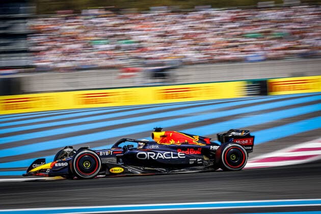 01 VERSTAPPEN Max (nld), Red Bull Racing RB18, action during the Formula 1 Lenovo Grand Prix de France, French Grand Prix 2022, 12th round of the 2022 FIA Formula One World Championship, WM, Weltmeisterschaft from July 22 to 24, 2022 on the Circuit Paul Ricard, in Le Castellet, France - F1 - FRENCH GRAND PRIX 2022 - RACE DPPI Panoramic  0012202906859