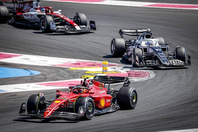 55 SAINZ Carlos (spa), Scuderia Ferrari F1-75, action during the Formula 1 Lenovo Grand Prix de France, French Grand Prix 2022, 12th round of the 2022 FIA Formula One World Championship, WM, Weltmeisterschaft from July 22 to 24, 2022 on the Circuit Paul Ricard, in Le Castellet, France - F1 - FRENCH GRAND PRIX 2022 - RACE DPPI Panoramic  0012202906115