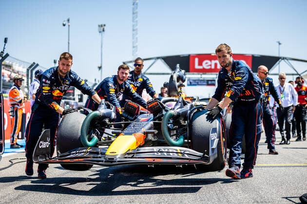 VERSTAPPEN Max (ned), Red Bull Racing RB18, portrait starting grid, grille de depart, during the Formula 1 Lenovo Grand Prix de France, French Grand Prix 2022, 12th round of the 2022 FIA Formula One World Championship, WM, Weltmeisterschaft from July 22 to 24, 2022 on the Circuit Paul Ricard, in Le Castellet, France - F1 - FRENCH GRAND PRIX 2022 - RACE DPPI Panoramic 00122029_GH_6050
