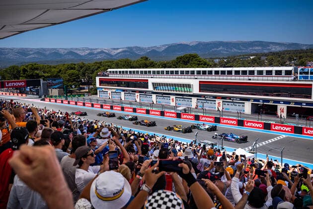 16 LECLERC Charles (mco), Scuderia Ferrari F1-75, action 01 VERSTAPPEN Max (nld), Red Bull Racing RB18, action 11 PEREZ Sergio (mex), Red Bull Racing RB18, action 44 HAMILTON Lewis (gbr), Mercedes AMG F1 Team W13, action start of the race, depart, during the Formula 1 Lenovo Grand Prix de France, French Grand Prix 2022, 12th round of the 2022 FIA Formula One World Championship, WM, Weltmeisterschaft from July 22 to 24, 2022 on the Circuit Paul Ricard, in Le Castellet, France - F1 - FRENCH GRAND PRIX 2022 - RACE DPPI Panoramic 00122029_GH_7188