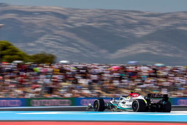 44 HAMILTON Lewis (gbr), Mercedes AMG F1 Team W13, actionduring the Formula 1 Lenovo Grand Prix de France, French Grand Prix 2022, 12th round of the 2022 FIA Formula One World Championship, WM, Weltmeisterschaft from July 22 to 24, 2022 on the Circuit Paul Ricard, in Le Castellet, France - F1 - FRENCH GRAND PRIX 2022 - RACE DPPI Panoramic  00122029_3MDM7460