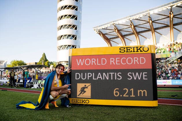 Bilder des Jahres 2022, Sport 07 Juli Sport Themen der Woche KW29 Sport Bilder des Tages 220724 Armand Duplantis of Sweden celebrates after clearing 6,21 and setting a new world record at men?s pole vault final during day 10 of the 2022 World Athletics Championships on July 24, 2022 in Eugene. Photo: Joel Marklund BILDBYRAN kod JM JM0338 bbeng friidrott athletics friidrett 2022 world athletics championships world athletics championships oregon22 friidrotts-vm friidretts-vm vm sverige *** 220724 Armand Duplantis of Sweden celebrates after clearing 6,21 and setting a new world record at men?s pole vault final during day 10 of the 2022 World Athletics Championships on July 24, 2022 in Eugene Photo Joel Marklund BILDBYRAN kod JM JM0338 bbeng friidrott athletics friidrett 2022 world athletics championships world athletics championships oregon22 friidrotts vm friidretts vm vm sverige,  Copyright: JOELxMARKLUND BB220724JM127