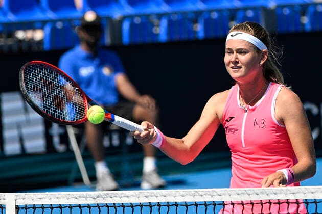 Marie Bouzkova (CZE) playes in the Livesport Prague Open WTA, Tennis Damen women’s tennis tournament match against Sinja Kraus (AUT) in Prague, Czech Republic, July 25, 2022. (CTKxPhoto MichalxKamaryt) CTKPhotoP2022072503634  kmt