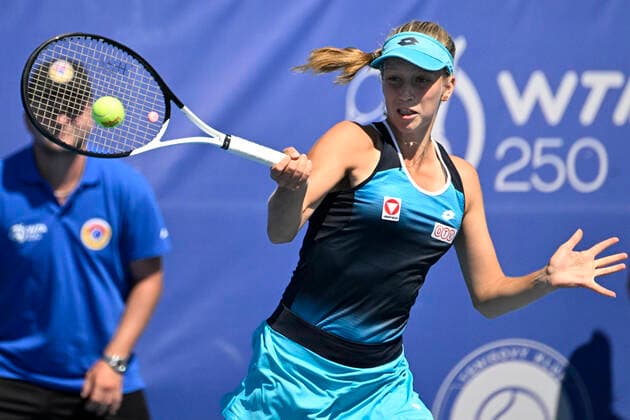 Sinja Kraus (AUT) playes in the Livesport Prague Open WTA, Tennis Damen women’s tennis tournament match against Marie Bouzkova (CZE) in Prague, Czech Republic, July 25, 2022. (CTKxPhoto MichalxKamaryt) CTKPhotoP2022072503688  kmt