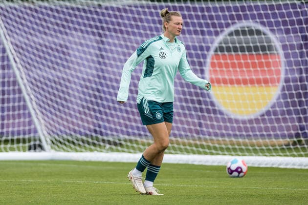 UEFA WOMENS EURO ENGLAND 2022 Training Germany 25 07 2022 Alexandra Popp Germany, 11 UEFA WOMENS EURO ENGLAND 2022 Training Germany Grasshoppers Rugby Football Club, London, 25 07 2022 Copyright: xBEAUTIFULxSPORTS Wunderlx