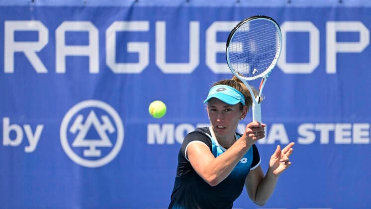 Elise Mertens (BEL) playes in the Livesport Prague Open WTA, Tennis Damen women’s tennis tournament match against Magda Linette (POL) in Prague, Czech Republic, July 25, 2022. (CTKxPhoto MichalxKamaryt) CTKPhotoP2022072504360  kmt