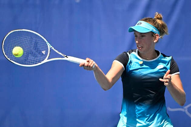Elise Mertens (BEL) playes in the Livesport Prague Open WTA, Tennis Damen women’s tennis tournament match against Magda Linette (POL) in Prague, Czech Republic, July 25, 2022. (CTKxPhoto MichalxKamaryt) CTKPhotoP2022072504363  kmt