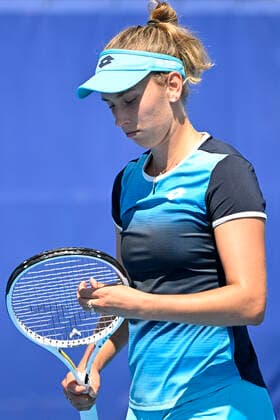 Elise Mertens (BEL) plays in the Livesport Prague Open WTA, Tennis Damen women’s tennis tournament match against Magda Linette (POL) in Prague, Czech Republic, July 25, 2022. (CTKxPhoto MichalxKamaryt) CTKPhotoP2022072504642  kmt