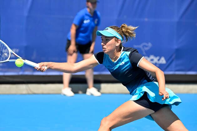Elise Mertens (BEL) plays in the Livesport Prague Open WTA, Tennis Damen women’s tennis tournament match against Magda Linette (POL) in Prague, Czech Republic, July 25, 2022. (CTKxPhoto MichalxKamaryt) CTKPhotoP2022072504655  kmt